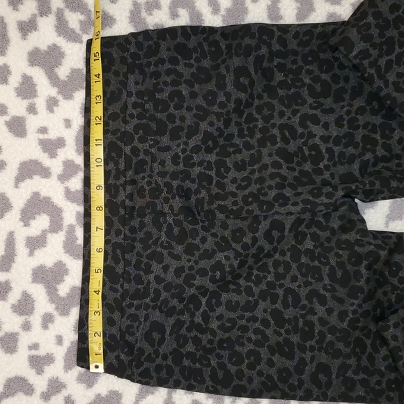 LOFT NWT Grey Leggings with Black Leopard Spots! ❤❤❤ - Picture 11 of 13
